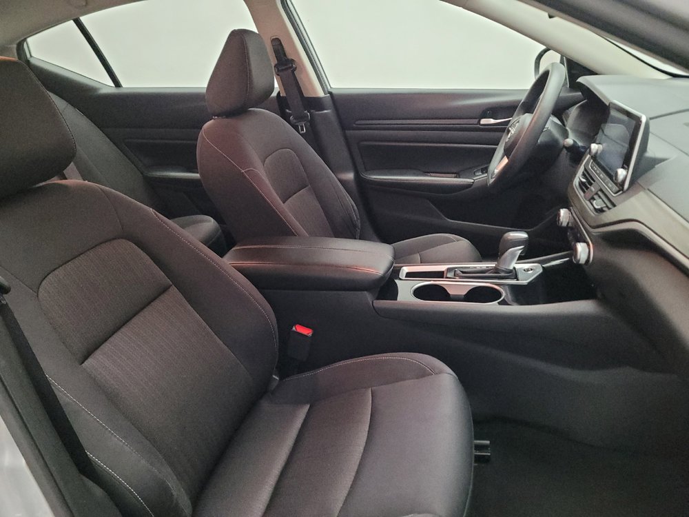 Used 2024 Nissan Altima 2.5 SV FWD image 21