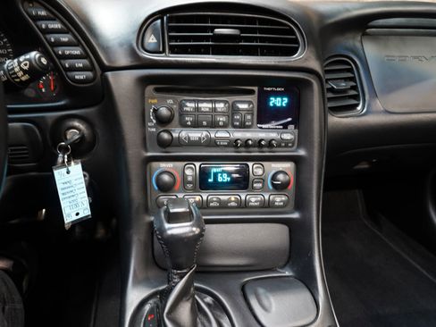 Used 2004 Chevrolet Corvette Convertible w/ Preferred Equipment Group image 43