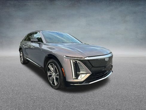 Used 2025 Cadillac Lyriq Luxury AWD/4WD image 2
