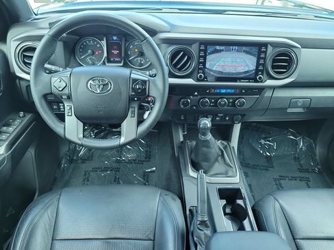 Used 2021 Toyota Tacoma TRD Off-Road w/ TRD Premium Off Road Package AWD/4WD image 17