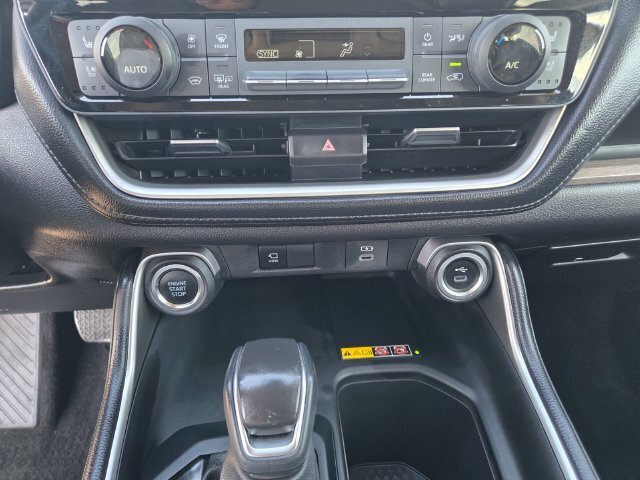 Used 2025 Toyota Grand Highlander AWD image 19