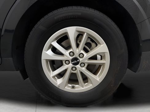 Used 2024 Kia Carnival LX FWD image 30