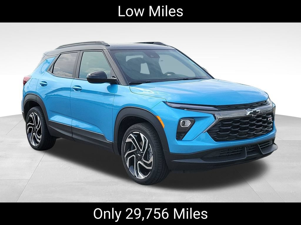 Used 2025 Chevrolet TrailBlazer RS w/ Convenience Package AWD/4WD image 2