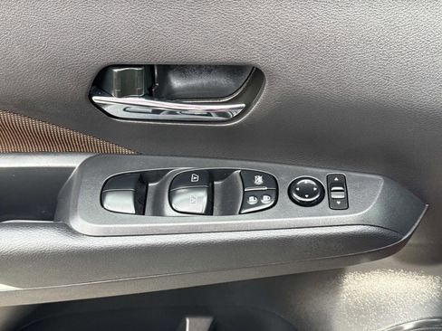 Used 2024 Nissan Kicks SR image 18