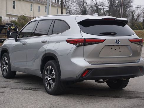 Used 2021 Toyota Highlander XLE image 9