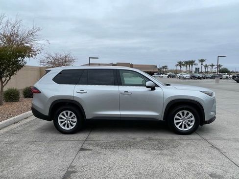 Used 2025 Toyota Grand Highlander FWD image 3