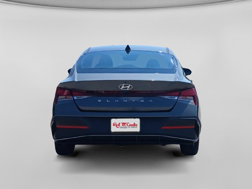 Used 2024 Hyundai Elantra SE FWD image 4