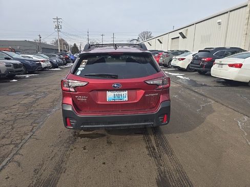 Used 2022 Subaru Outback Premium image 4