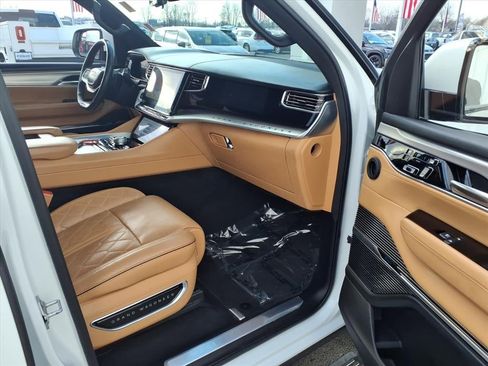 Used 2022 Jeep Grand Wagoneer Series III image 28