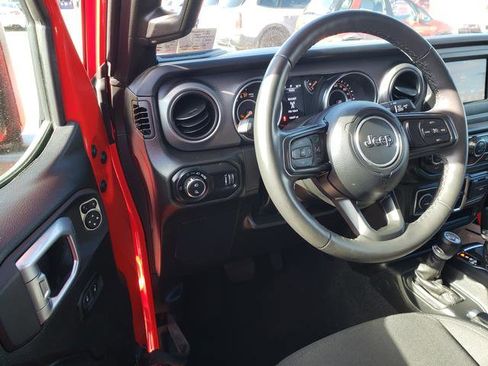 Used 2023 Jeep Gladiator Sport image 9