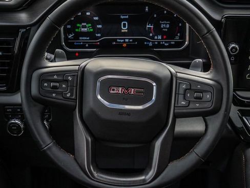 Used 2025 GMC Sierra 1500 AT4 w/ Technology Package AWD/4WD image 29