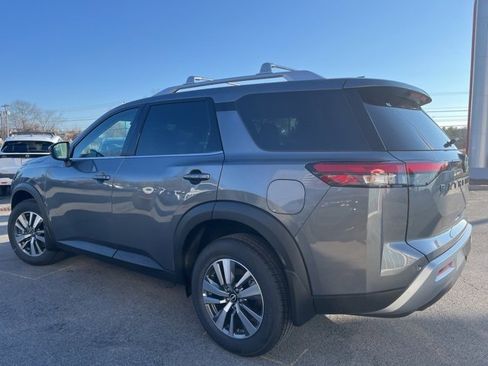 New 2025 Nissan Pathfinder SL w/ Black Appearance Package image 5