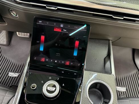 Used 2025 Cadillac Escalade V w/ LPO, ONYX Package image 35