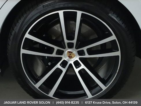 Used 2025 Porsche Cayenne GTS AWD/4WD image 44