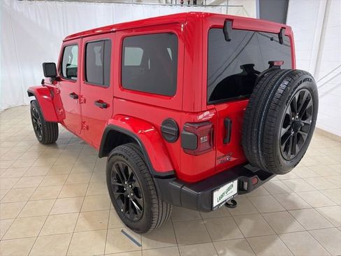 Used 2025 Jeep Wrangler Unlimited Sahara w/ Safety Group AWD/4WD image 4