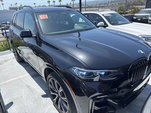 Used 2021 BMW X7 M50i AWD/4WD image 1