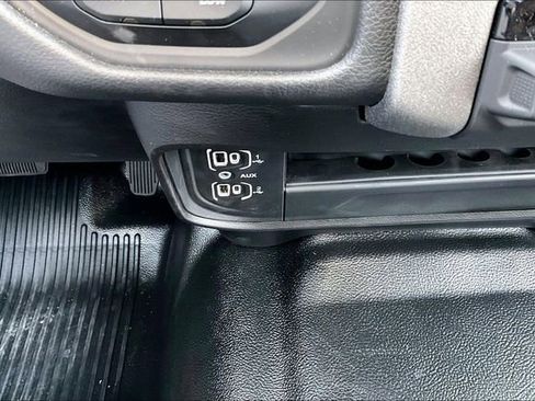 Used 2025 RAM 2500 Tradesman w/ Chrome Appearance Group image 17