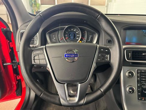Used 2018 Volvo S60 T5 Dynamic image 20