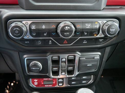 Used 2021 Jeep Wrangler Unlimited Rubicon w/ Cold Weather Group AWD/4WD image 21