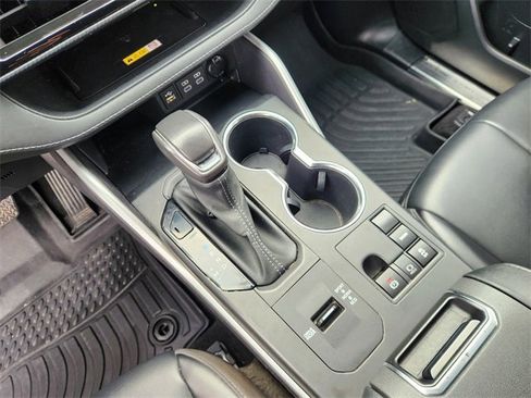 Used 2023 Toyota Highlander XSE image 19