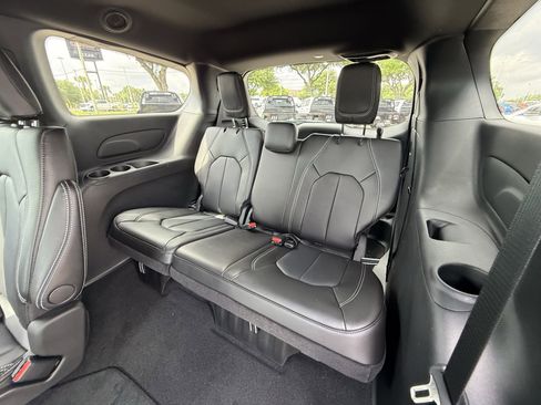 New 2026 Chrysler Pacifica Select w/ S Appearance Package FWD image 16