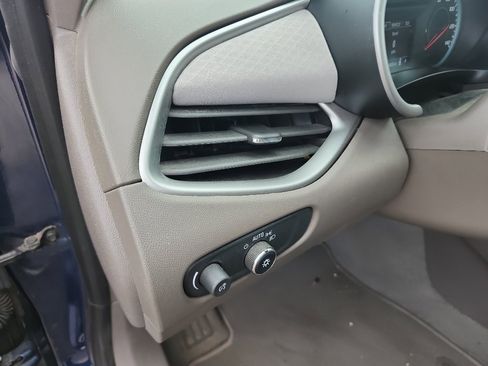 Used 2022 Chevrolet Malibu LT FWD image 19
