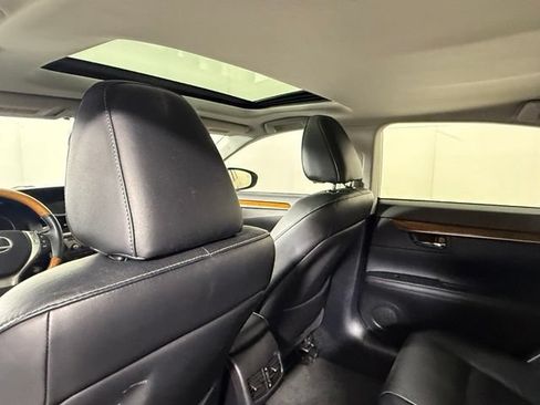 Used 2013 Lexus ES 300h w/ Luxury Pkg FWD image 24