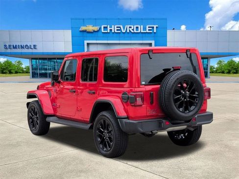 Used 2025 Jeep Wrangler Unlimited Sahara AWD/4WD image 3