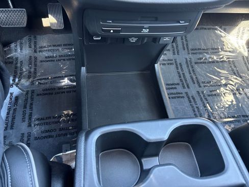 Used 2023 Honda Odyssey Elite image 18