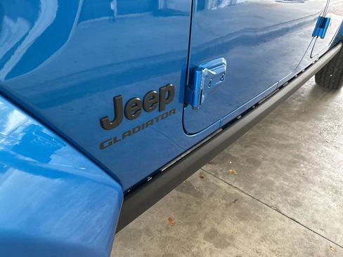 Used 2022 Jeep Gladiator Willys image 17
