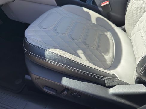 Used 2023 Ford Escape Platinum w/ Premium Technology Package image 8