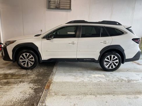 Certified 2025 Subaru Outback Premium image 9