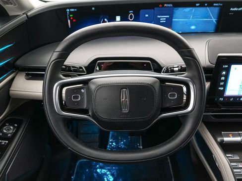 Used 2025 Lincoln Nautilus Premier AWD/4WD image 16