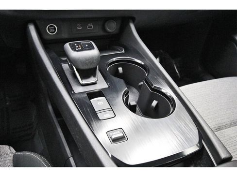 Used 2022 Nissan Rogue S image 24