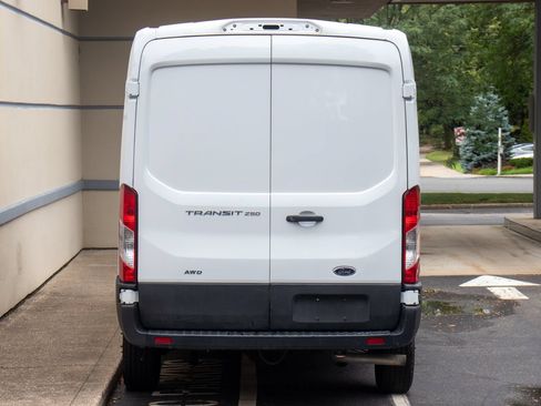 Used 2023 Ford Transit 250 Medium Roof AWD image 5