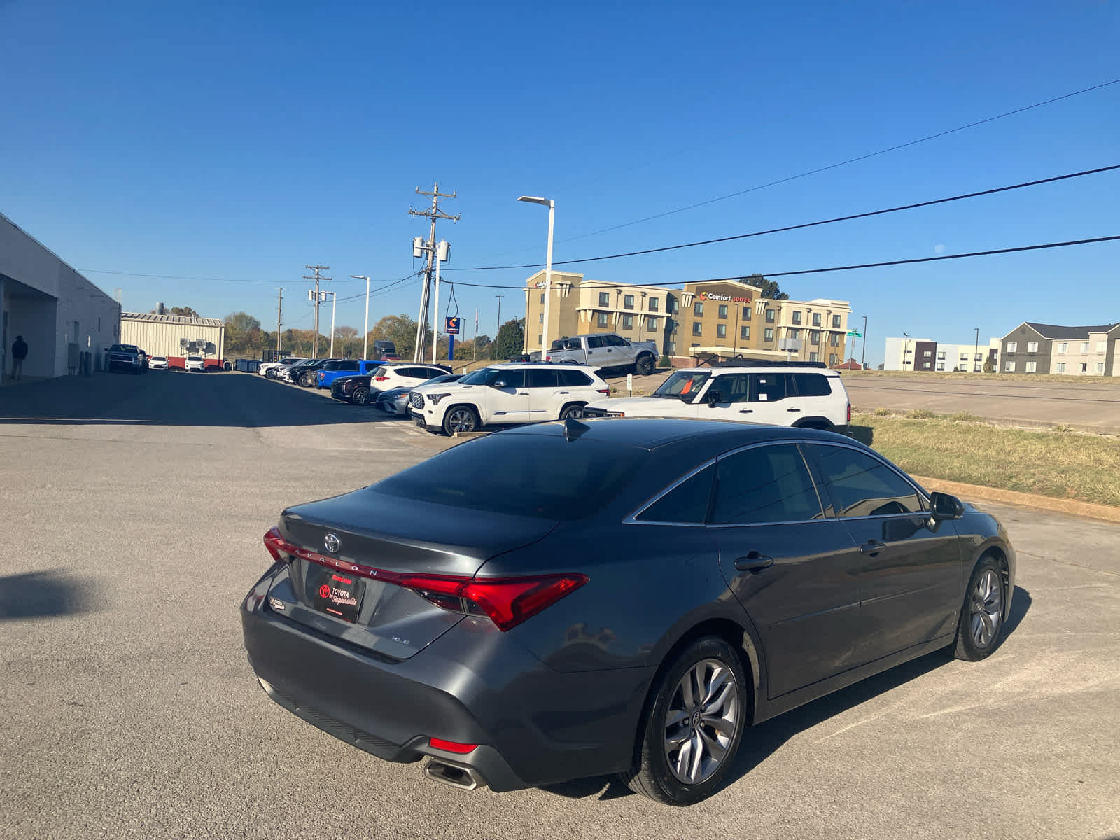Used 2019 Toyota Avalon XLE w/ Moonroof Package FWD image 7