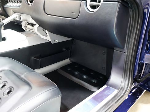 Used 2005 Ford GT RWD image 34