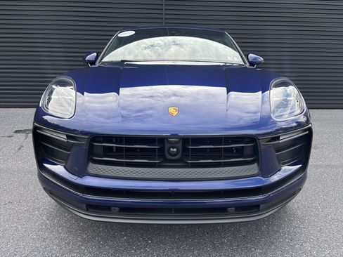 Certified 2026 Porsche Macan AWD/4WD image 8