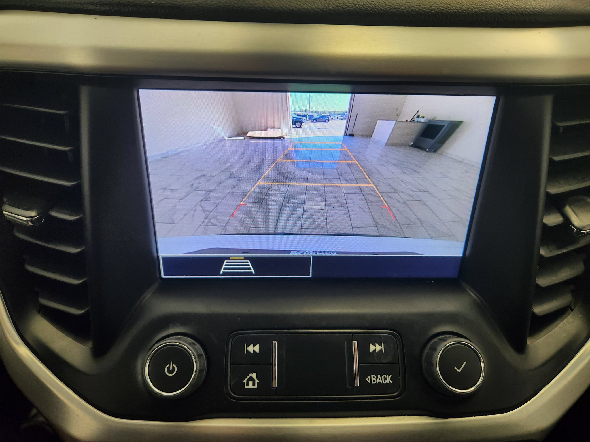 Used 2023 GMC Acadia SLE FWD image 16