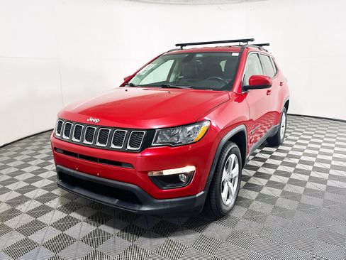 Used 2018 Jeep Compass Latitude FWD image 7