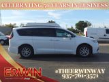 Used 2022 Chrysler Pacifica Touring-L image 2