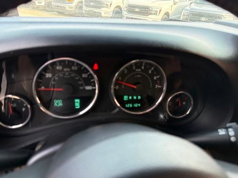 Used 2013 Jeep Wrangler Unlimited Rubicon w/ Connectivity Group AWD/4WD image 25