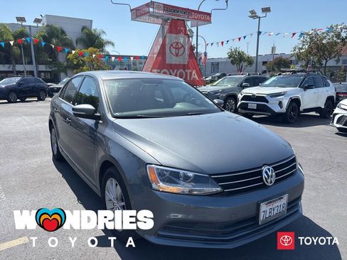 Used 2015 Volkswagen Jetta SE FWD image 1
