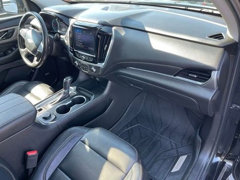 Used 2020 Chevrolet Traverse LT w/ LT Premium Package AWD/4WD image 17