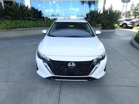 Used 2025 Nissan Sentra SV FWD image 2