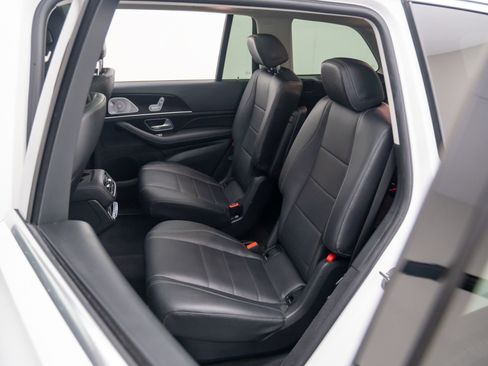 Used 2023 Mercedes-Benz GLS 450 4MATIC image 17