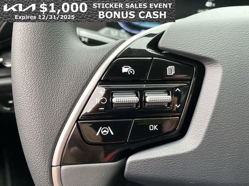 New 2025 Kia Niro LX image 24