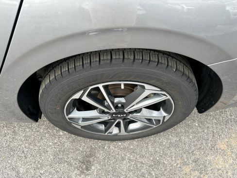 Used 2023 Kia Forte LXS image 9