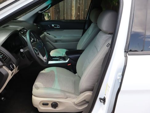 Used 2015 Ford Explorer 4WD image 18