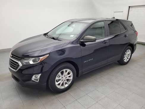 Used 2021 Chevrolet Equinox LS w/ LS Convenience Package FWD image 2